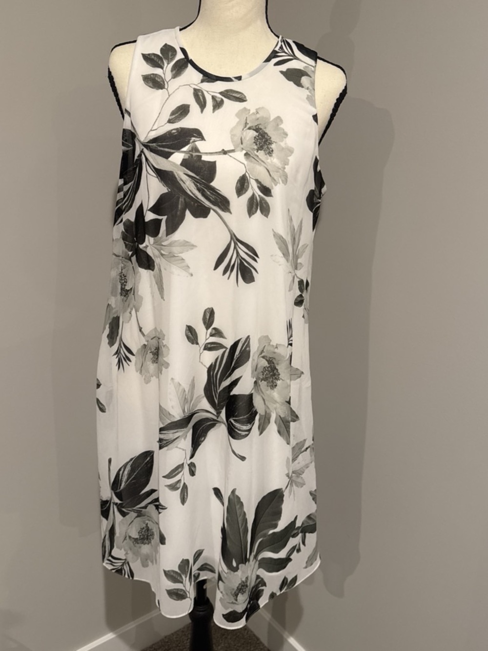 Calvin Klein Floral Mini Dress in Black & White Size 6 Like New